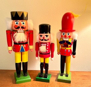 lot 117 image: D - Set of 3 Erzgebirge German Wooden Nutcrackers