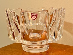 lot 123 image: D - Orrefors Corona Crystal Bowl by Lars Hellsten