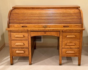 lot 134 image: LL - Vintage Oak C Curve Roll Top Desk with Key