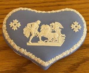 lot 181 image: LLO - Wedgwood Blue Jasperware Heart Trinket Box, Made in England