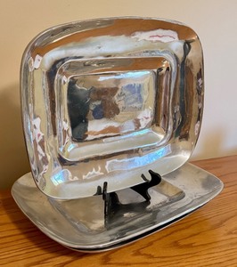 lot 184 image: LLO - Set of 3 Large Solid Metal Serving Trays