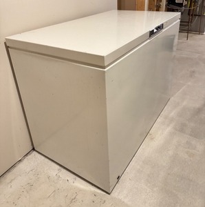 lot 216 image: LL - Kenmore Spacemaster Thinwall 18.1 cu ft Chest Freezer Model 18185