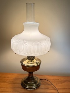 lot 217 image: LL - Vintage Aladdin Model 12 Brass Table Lamp with Frosted Chimney