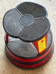 lot 231 image: G - Kik Step Grammer Rolling Step Stool
