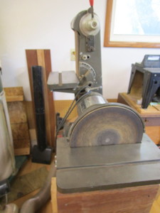 lot 6 image: Grizzly Belt Sander  Grinder