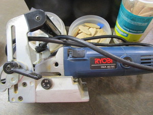lot 26 image: Ryobi Biscuit Joiner, Biscuits