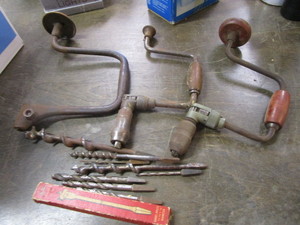 lot 37 image: Shoulder Braces & Bits