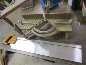 lot 39 image: Vintage Craftsman Miter Box & Saw