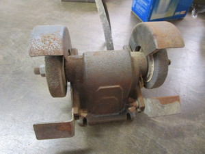 lot 41 image: Belt Driven Grinder