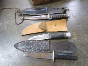 lot 59 image: Hunting Knives