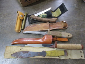 lot 60 image: Knives Filet, Chicago Cutlery, Sharpener