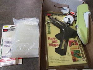 lot 91 image: Scotch Labeler, 3M Glue Gun