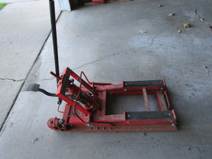 lot 106 image: ATV  Motorcycle Jack