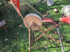 lot 120 image: Antique Pedal Grinder