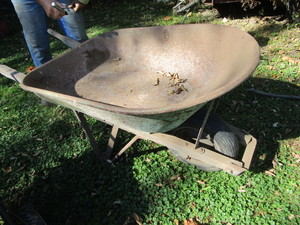 lot 141 image: Wheelbarrow