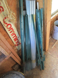 lot 154 image: Garden Fence Posts, Pipe