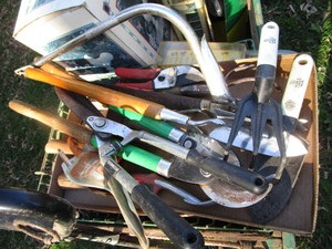 lot 169 image: Garden Hand Tools