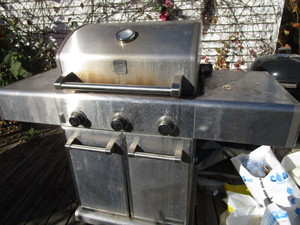 lot 102 image: Kenmore Elite Gas Grill
