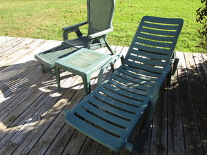 lot 192 image: Chaise, Reclining, Table