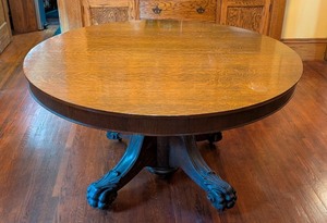 ML - Antique Round Oak Dining Table with Carved Paw Feet and 4 Leaves