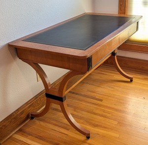 lot 40 image: UL - Bevan Funnell Reprodux Traditional English Writing Desk with Leather Inlay
