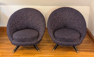 lot 47 image: UL - Pair of Vintage Mid-Century Modern Egg Chairs