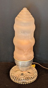 lot 181 image: ML - Vintage Art Deco Boudoir Lamp  Vintage Frosted Torpedo Boudoir Lamp
