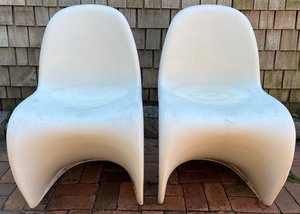 lot 164N image: Pair of Vintage Verner Panton White Molded Plastic Chairs