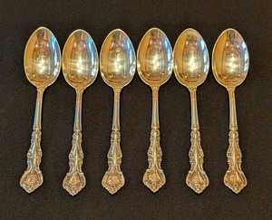 lot 8 image: ML - Set of 6 Vintage Sterling Silver Spoons