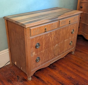 lot 15 image: ML - Vintage 3-Drawer Wood Dresser with Brass Pulls