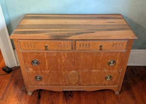 lot 15 image: ML - Vintage 3-Drawer Wood Dresser with Brass Pulls