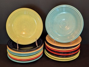 lot 114 image: K - Set of 19 Fiesta 7-Inch Side Plates Assorted Colors