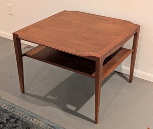 lot 187 image: LL - Vintage Drexel Wood Side Table with Shelf