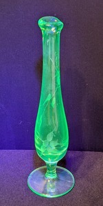 lot 204 image: ML - Vintage Uranium Glass Bud Vase with Etched Floral Design, 8 Inch