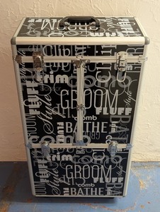 lot 227 image: LL - Traveling Grooming Case with Divided Interior and Handle