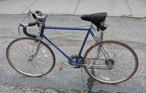 lot 232 image: G - Vintage Huffy Road Bicycle with Drop Handlebars