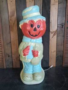 lot 8 image: Amazing Vintage Pumpkin Man Blow mold