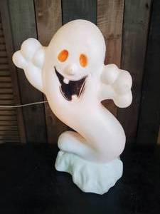 lot 27 image: Fun Vintage Ghost Blow Mold