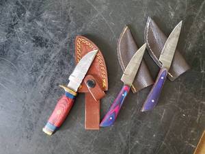 lot 34 image: 3 Stunning knives With Sheaths