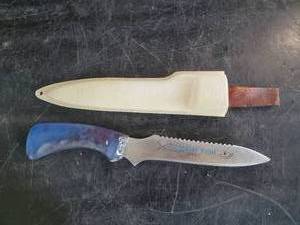 lot 42 image: 2040 Gamefish Knife in good Solid condition with Sheath