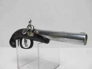 lot 65 image: Vintage 1950s era Larger Size Pistol Cigarette Lighter