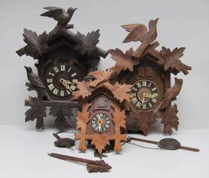 lot 24 image: Group of Vintage German Black Forest Cuckoo Clocks 
