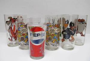 lot 32 image: Assorted Vintage Character Glasses