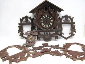 lot 36 image: Excellent Vintage Black Forest German Cuckoo Clock Case & other Cuckoo Clock Parts