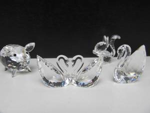 lot 50 image: Very nice Group of Genuine SWAROVSKI Crystal Animals