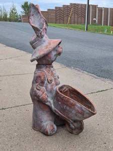 lot 71 image: Very Cool LARGE Gardening Rabbit IndoorOutdoor Yard Statue