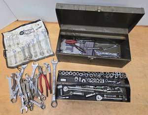 lot 98 image: Large Group of Sockets & Wrench Sets