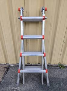lot 7 image: Excellent Condition & Quality LITTLE GIANT Type 1A Ladder System