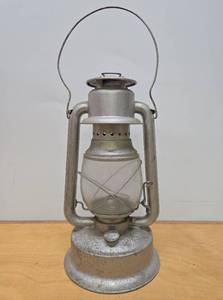 lot 113 image: Vintage EMBURY Supreme Lantern