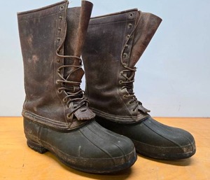lot 135 image: Quality Good Used SCHNEES WinterHunting Boots - Size 12